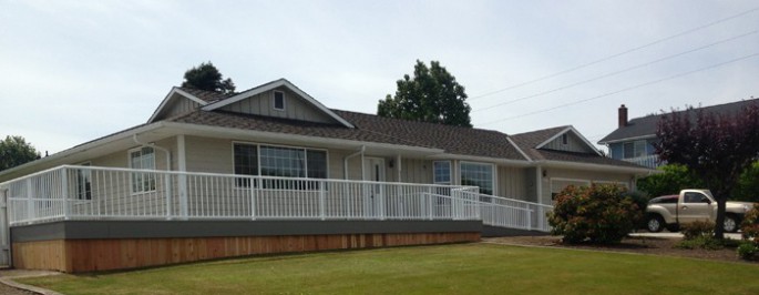 low maintenance Azek deck with ADA compliant ramp and aluminum picket railings in Anacortes WA 98221